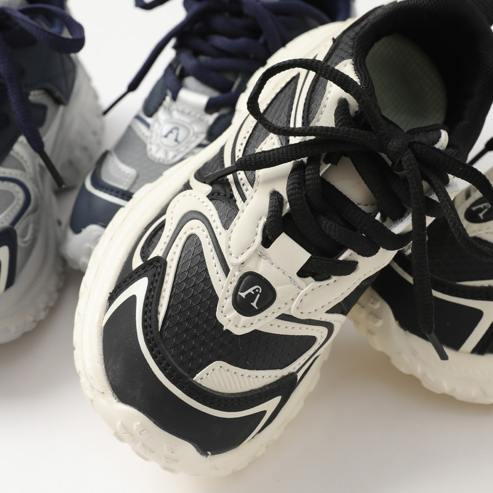 アクティブスニーカー