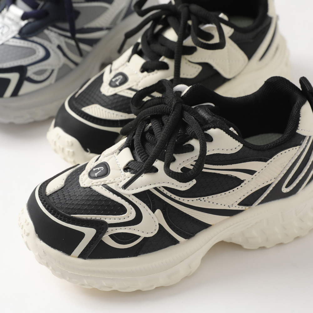 アクティブスニーカー