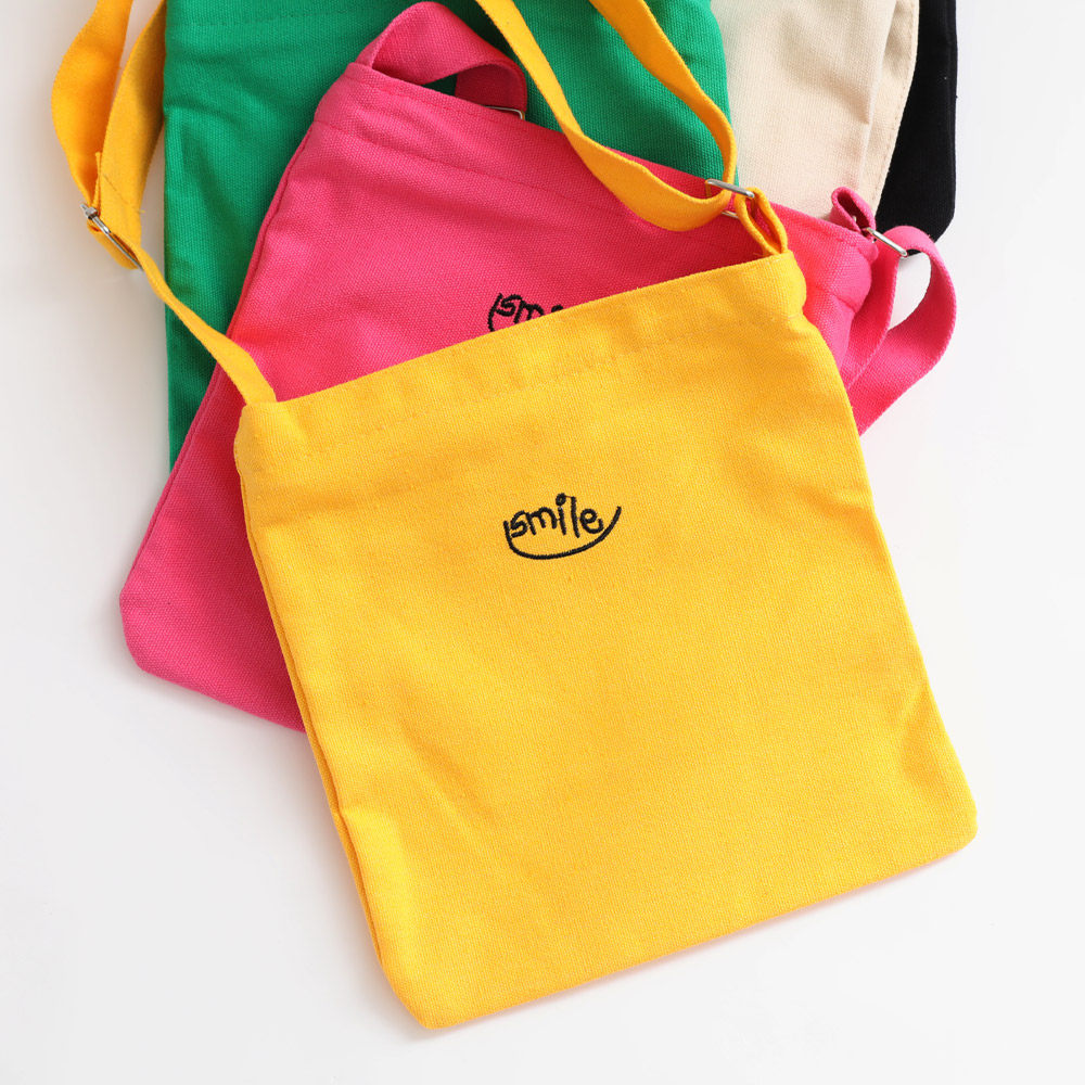 SMILE刺繍クロスバッグ