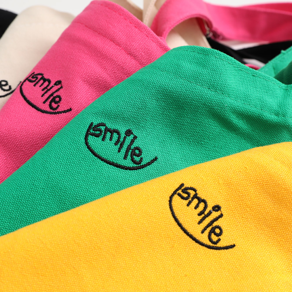 SMILE刺繍クロスバッグ